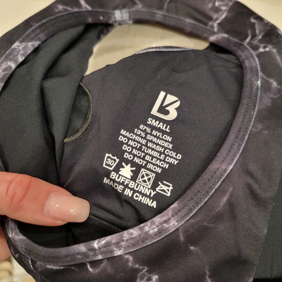 Buff bunny marble cropped tank - Picture 2 of 10